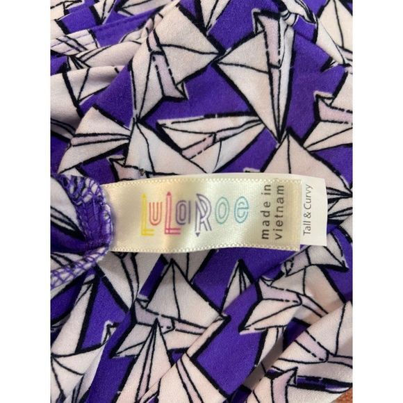 LulaRoe Paper Airplane Print LEGGINGS *Purple* One Size (2-10) women's Pants Com - Picture 4 of 5